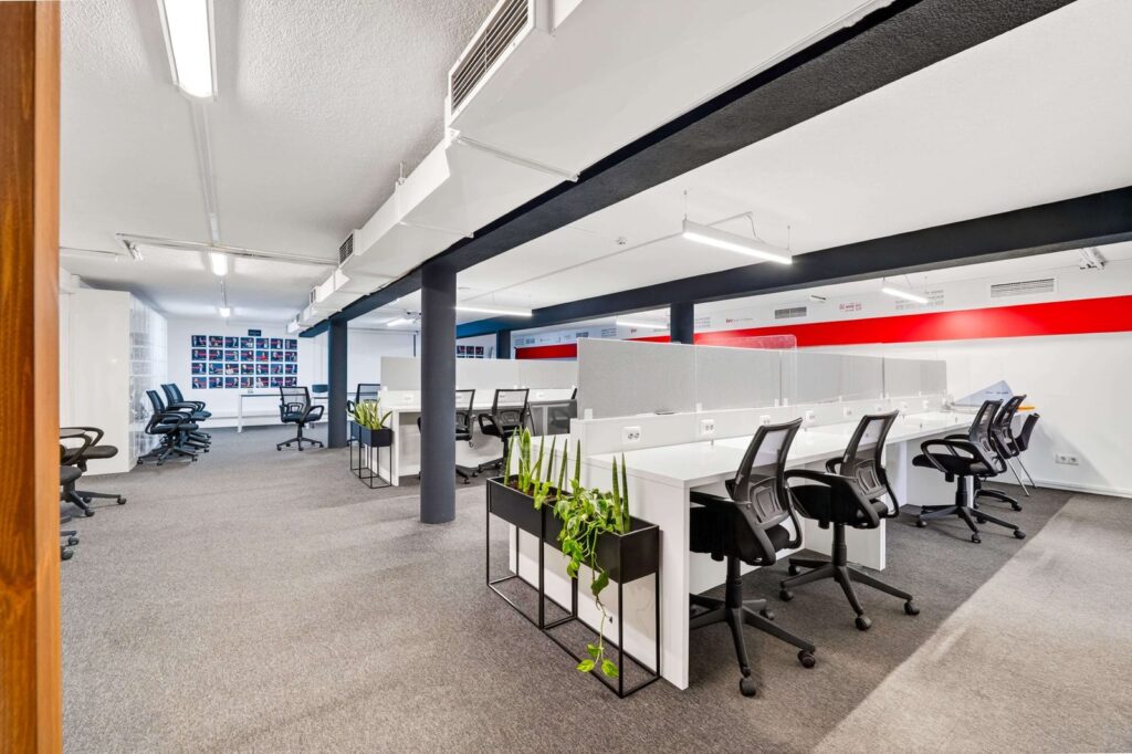 Open space onde trabalha cada consultor imobiliário da KW Area em Lisboa