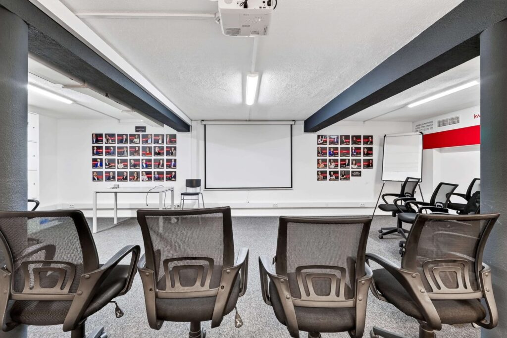 Sala de formação imobiliária da KW Area em Lisboa